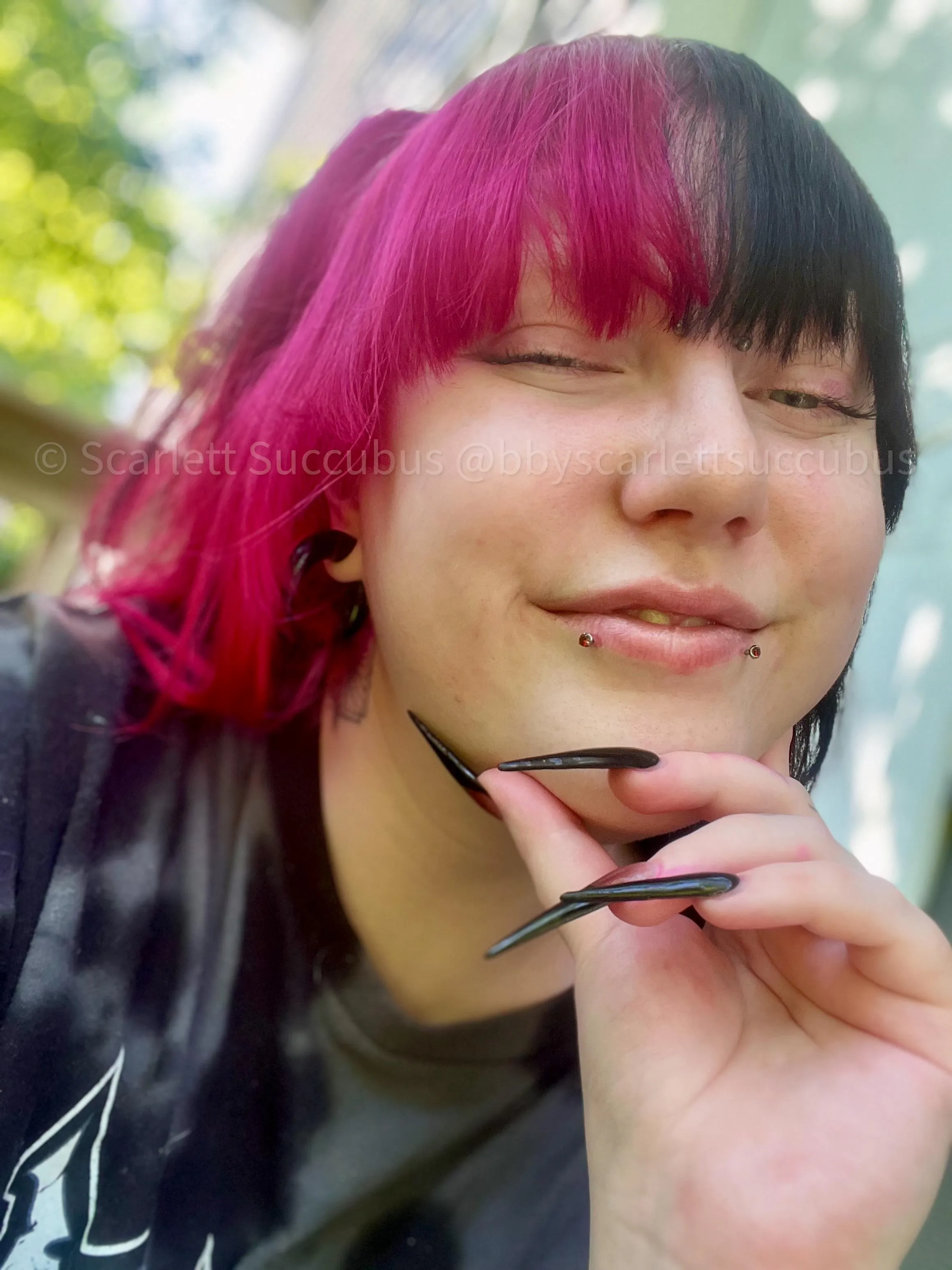 I like having nails so long, that people think they’re weapons 💅