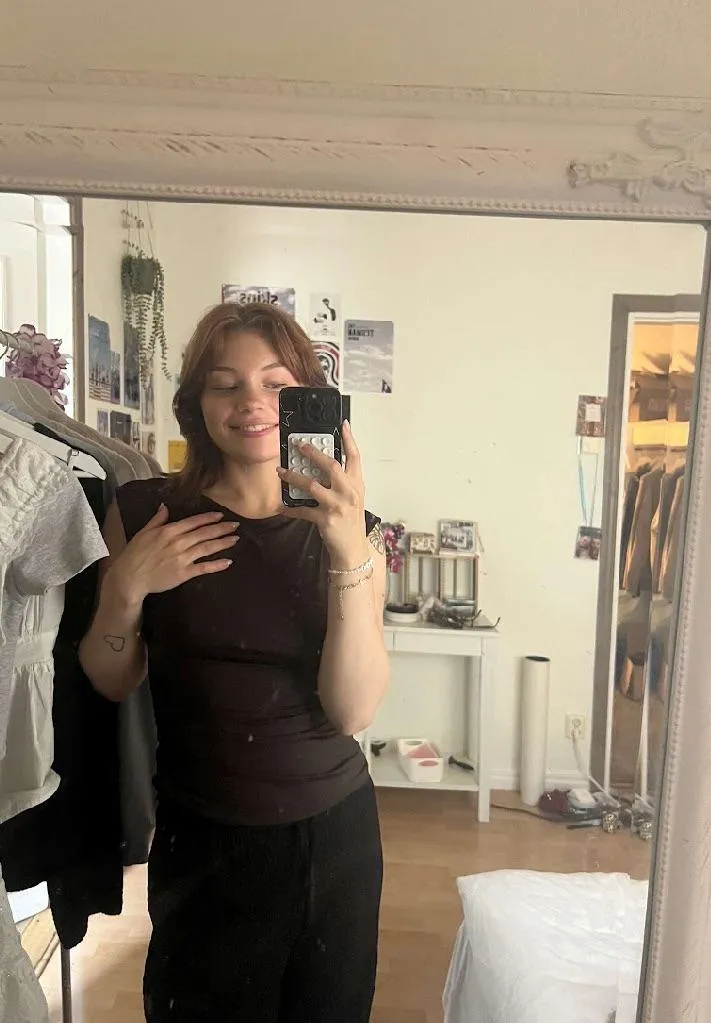 Tänk om det bara är du som får mig att le så här? 💋 Kommentera så kanske vi tar det till Snap…