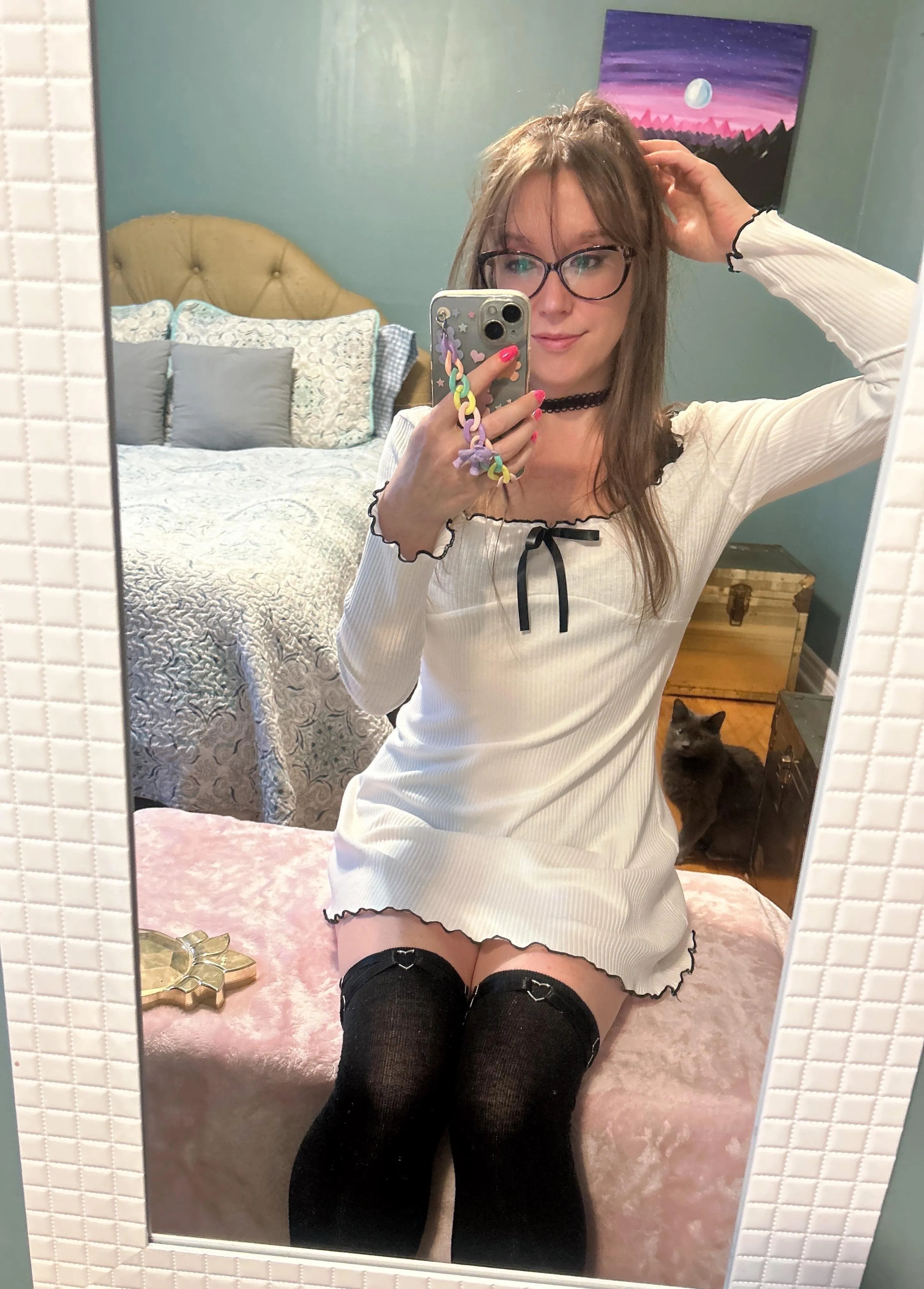 Outfit judge in the back