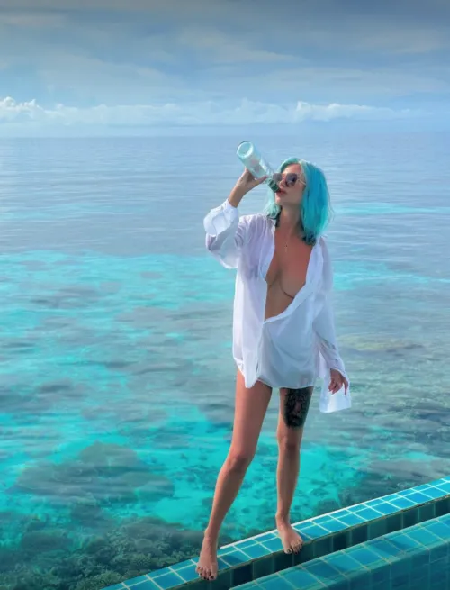 Tonight's dress code: undone