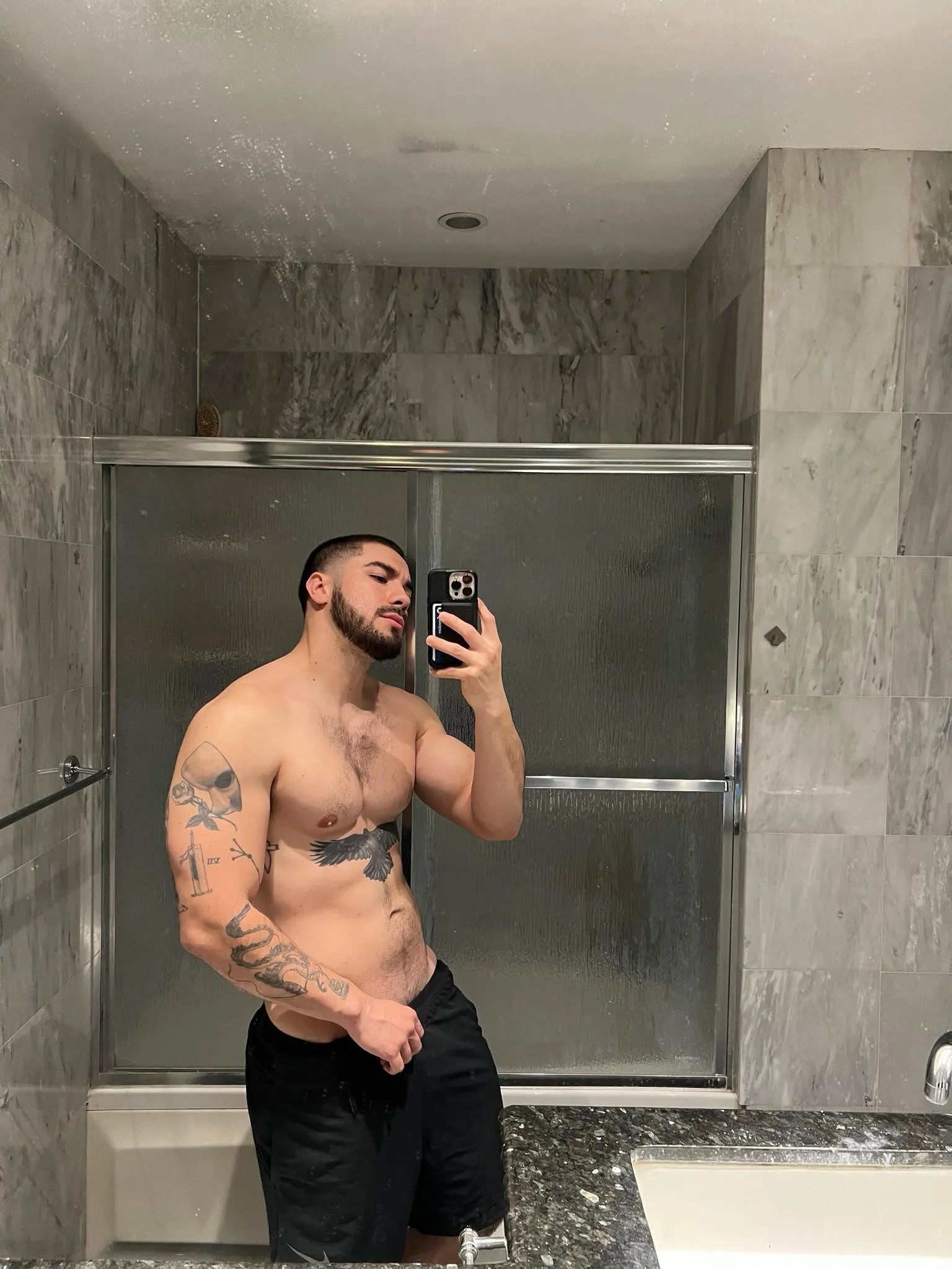 Hairy or trimmed? 🤤