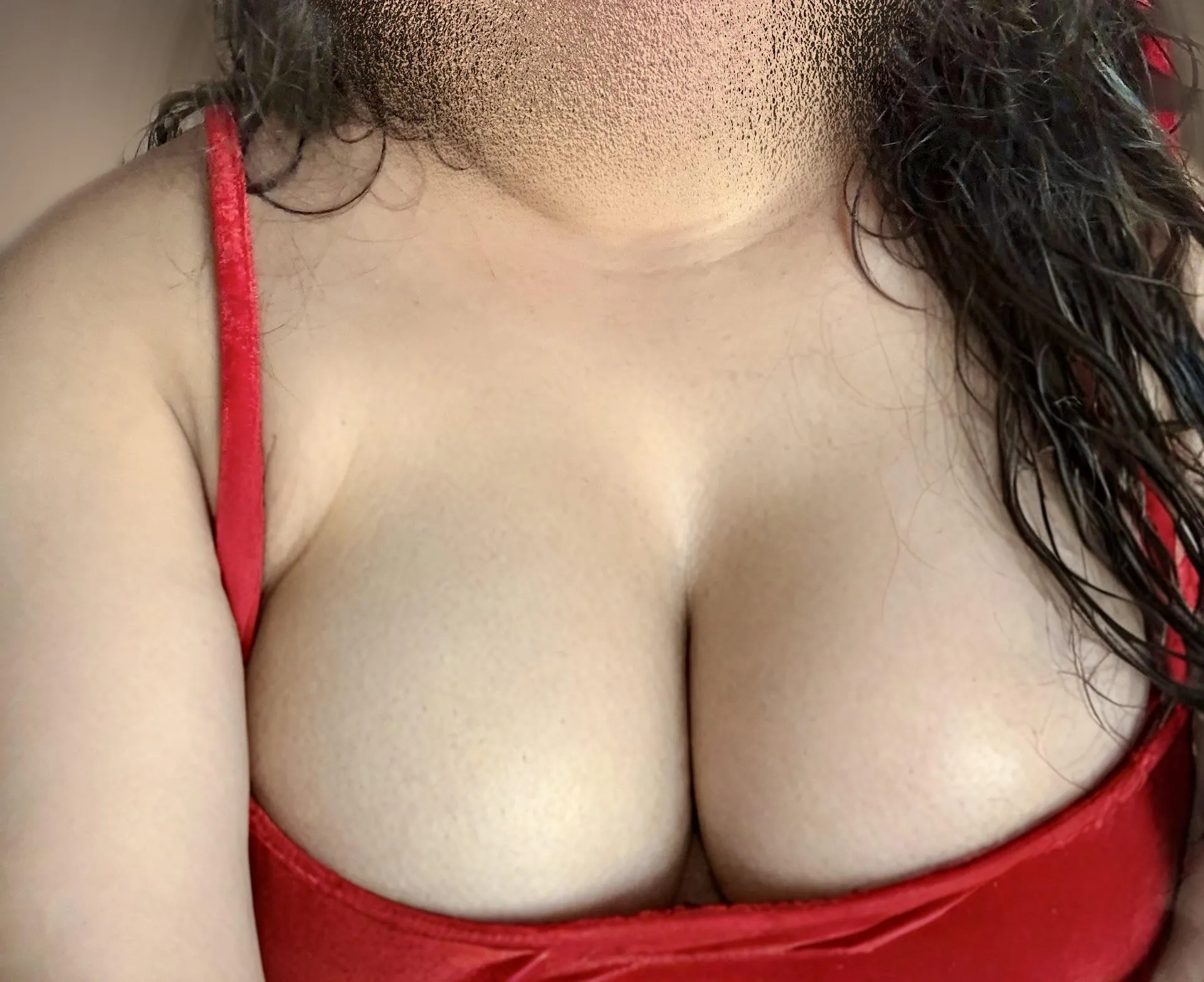 How long would you gaze at me if I was a piece of art in a private art gallery. (Hotwife)