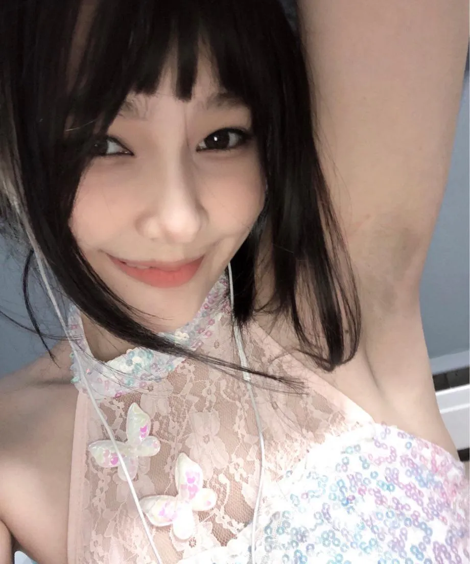 I hope you like my face and especially my armpit :3