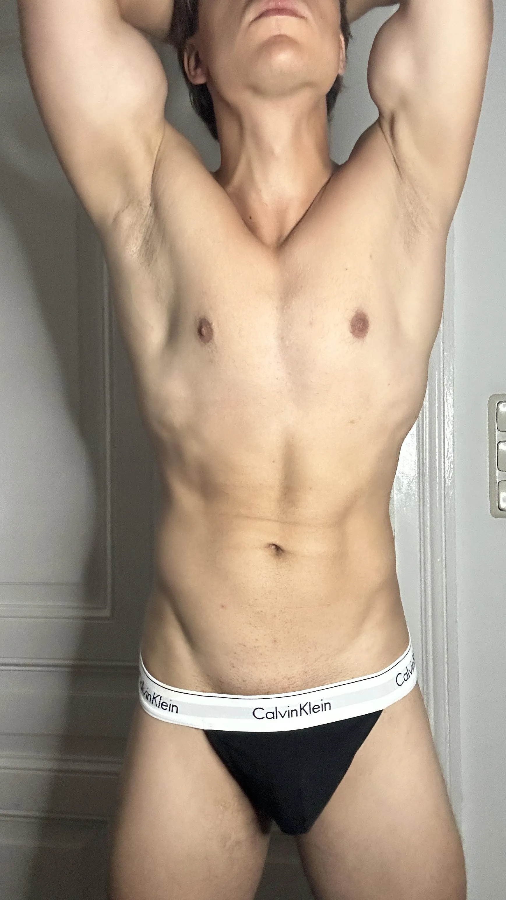 (20)Would you sniff or lick them?