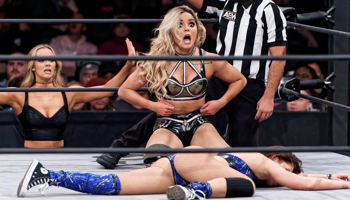 Tay Melo having her way with Skye Blue