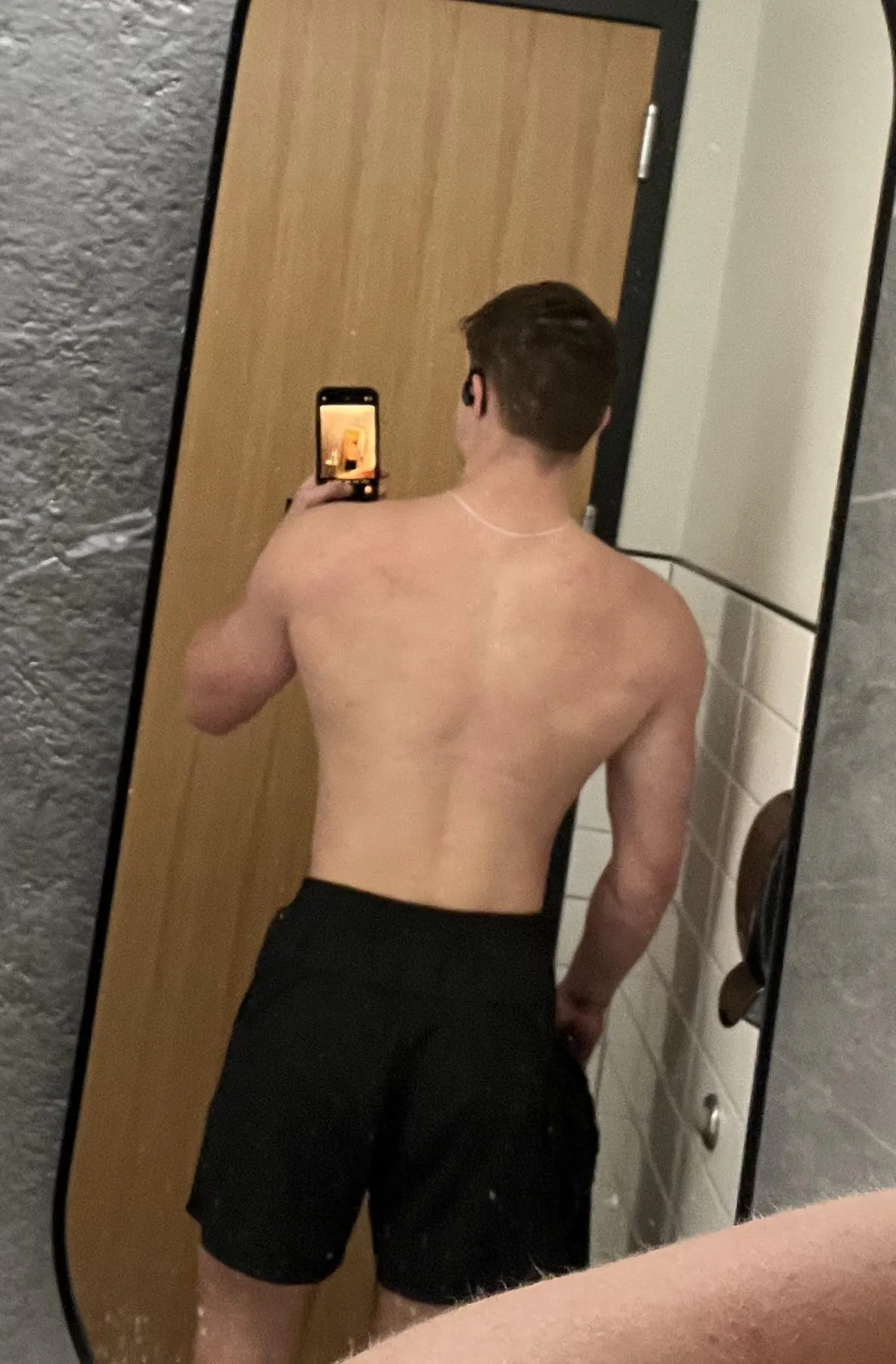 19yo college stud looking for same