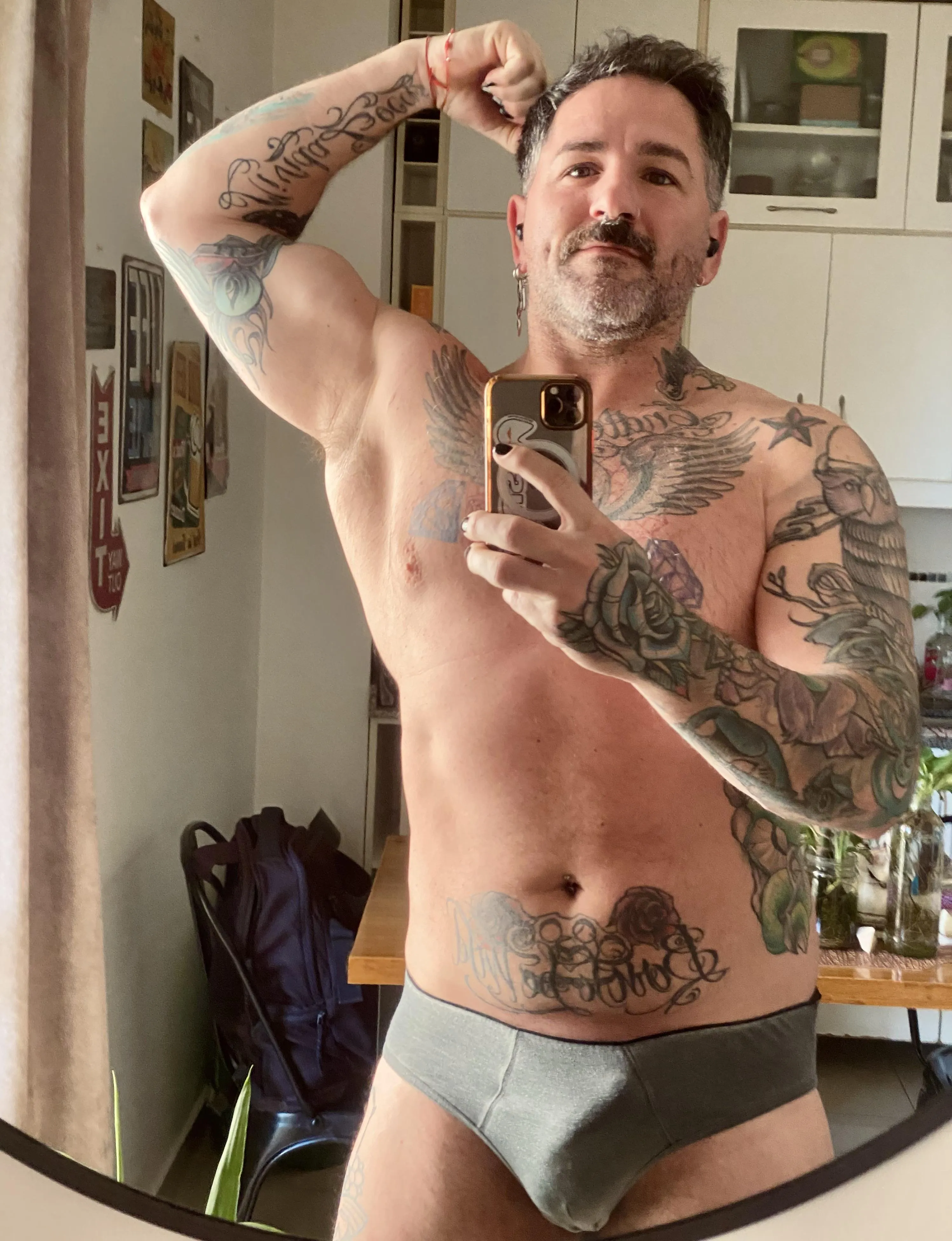 [37] Beautiful Saturday, isn't it? I want to go on a date.