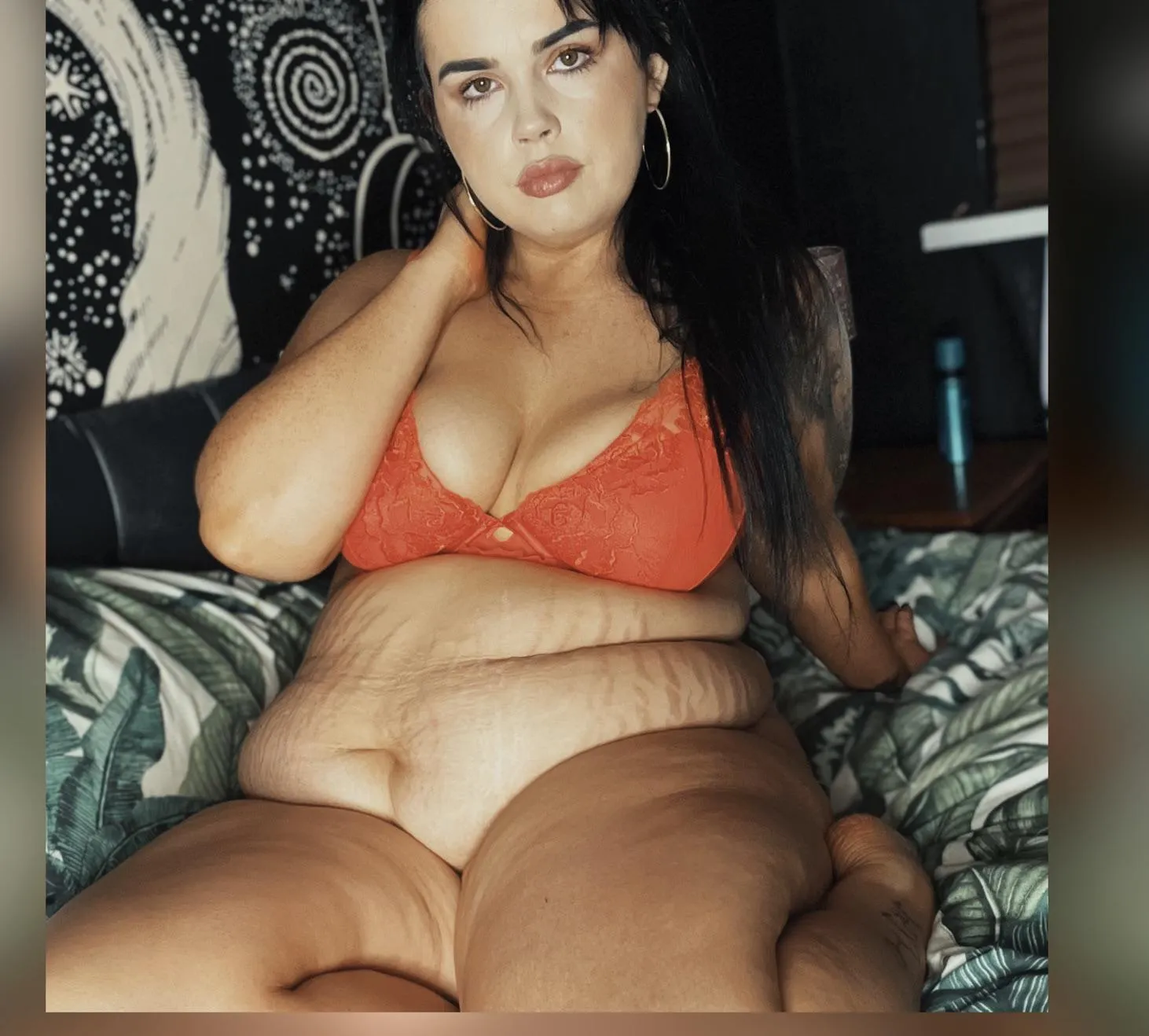 Do you like fat chicks that stuff to the max? Hmu x