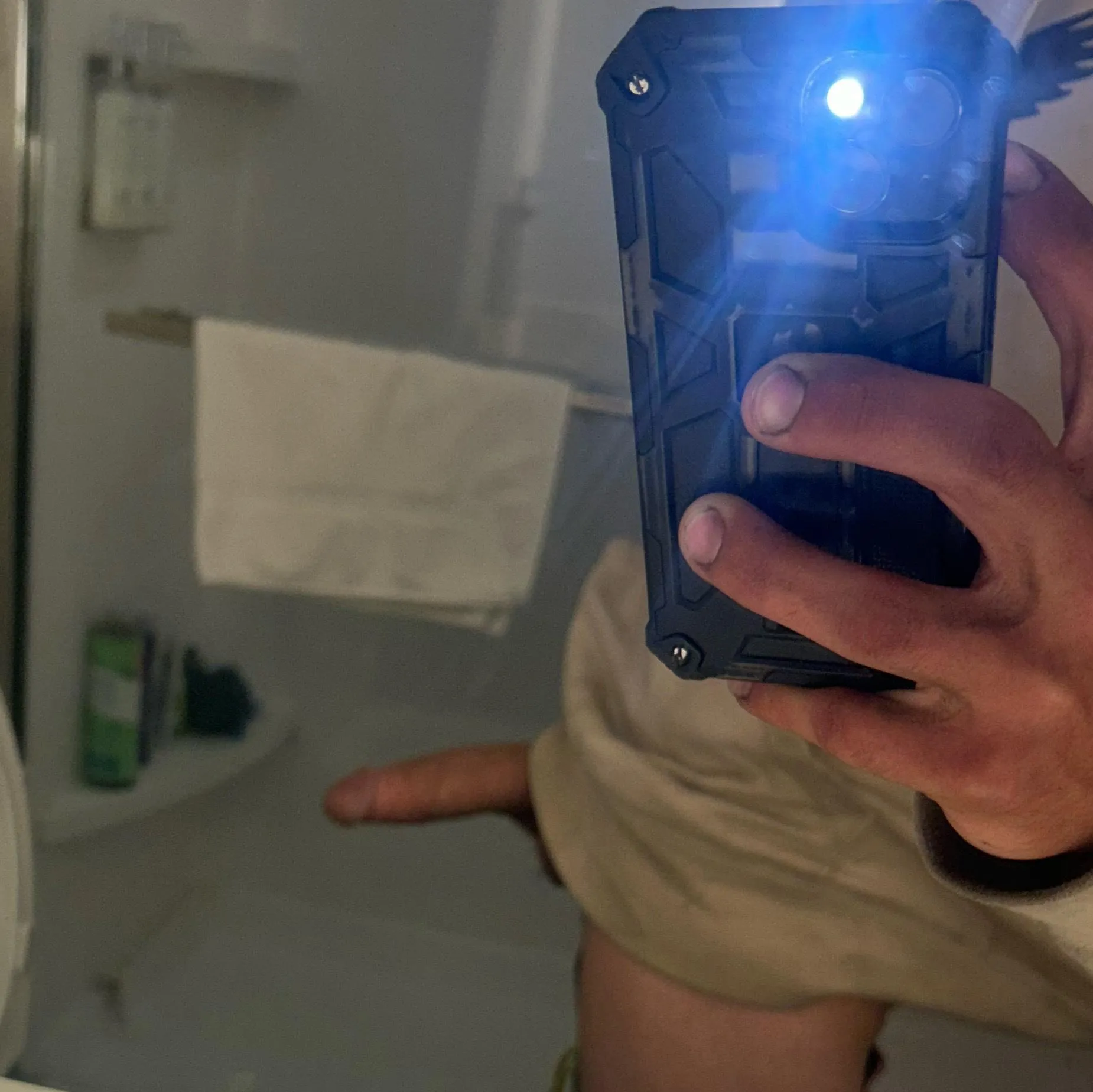 hit me up 😩 ignore my hands lmao