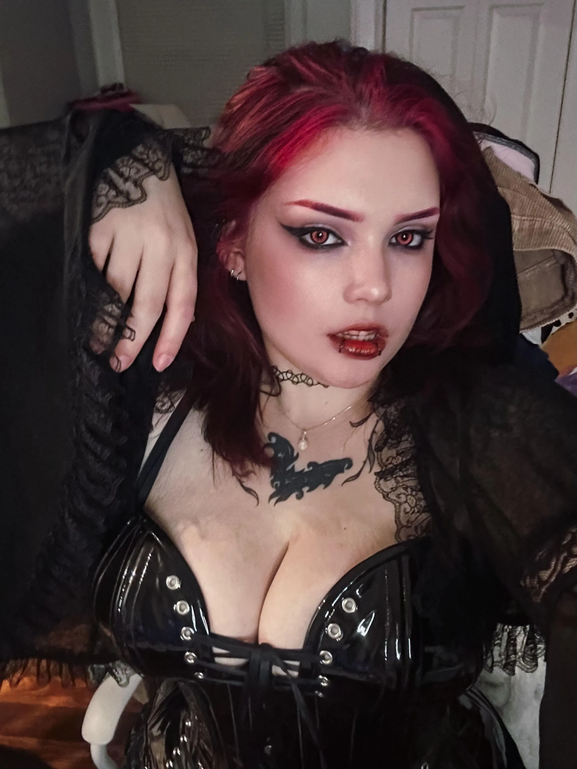 i haven't worn this corset in a while >.<