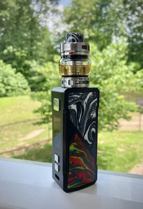 I rarely ever use this as I prefer my mechanical mods but I figured while I had it in a brief rotation I’d share it with you guys..