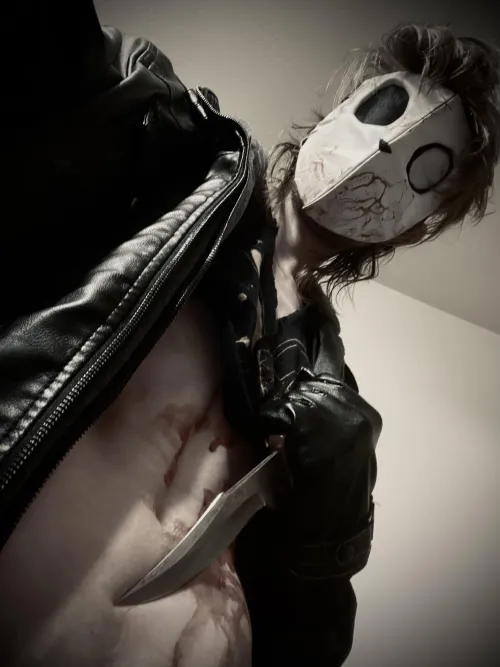 Masks and knives just go so well together 🖤