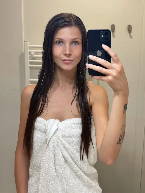 post shower selfie ☺️