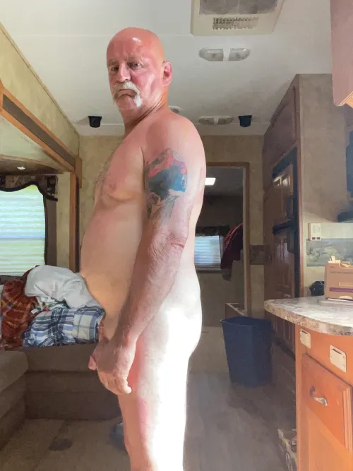 62 nudist male who loves to be naked