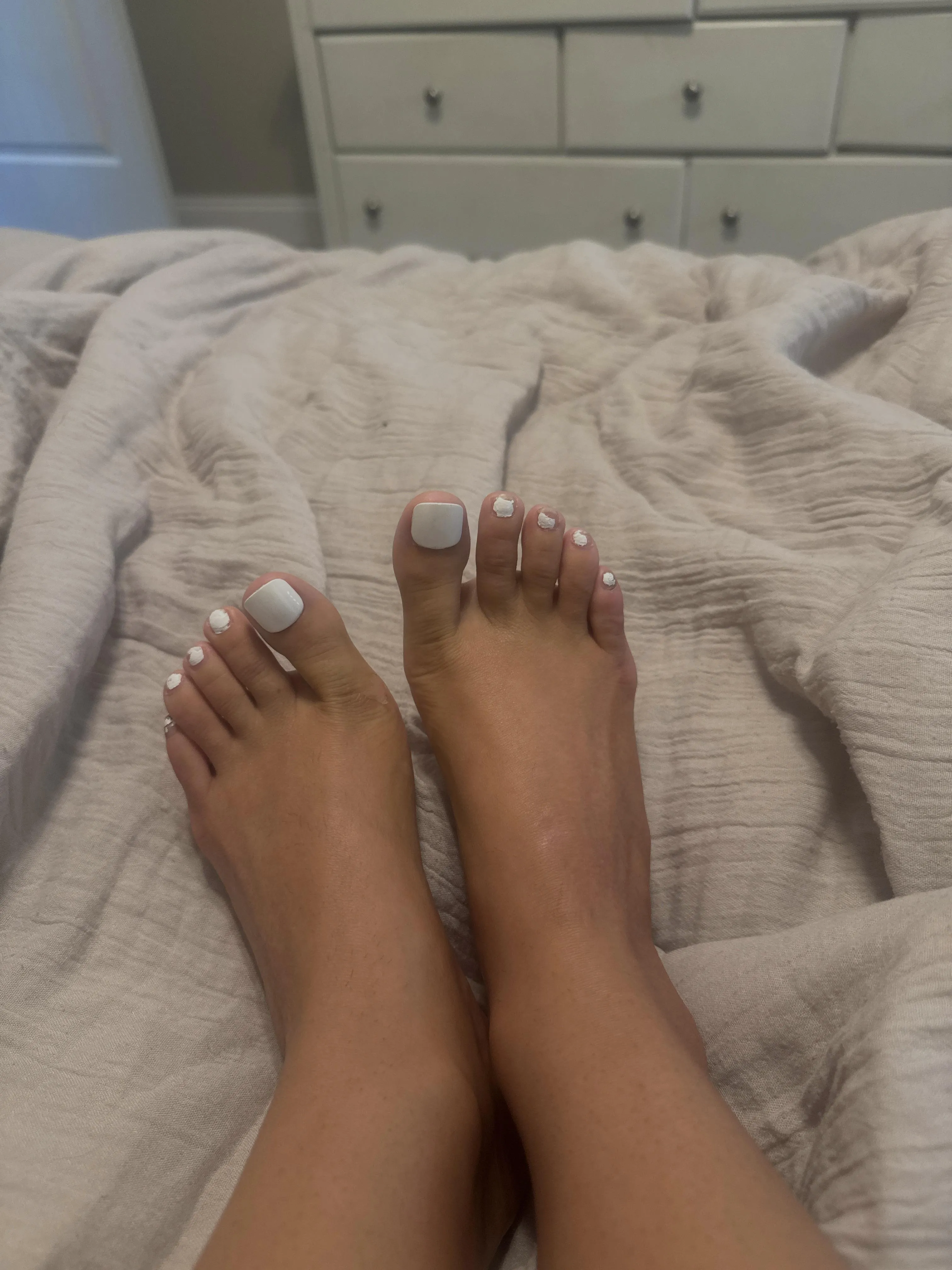 are my toes still cute with chipped polish?