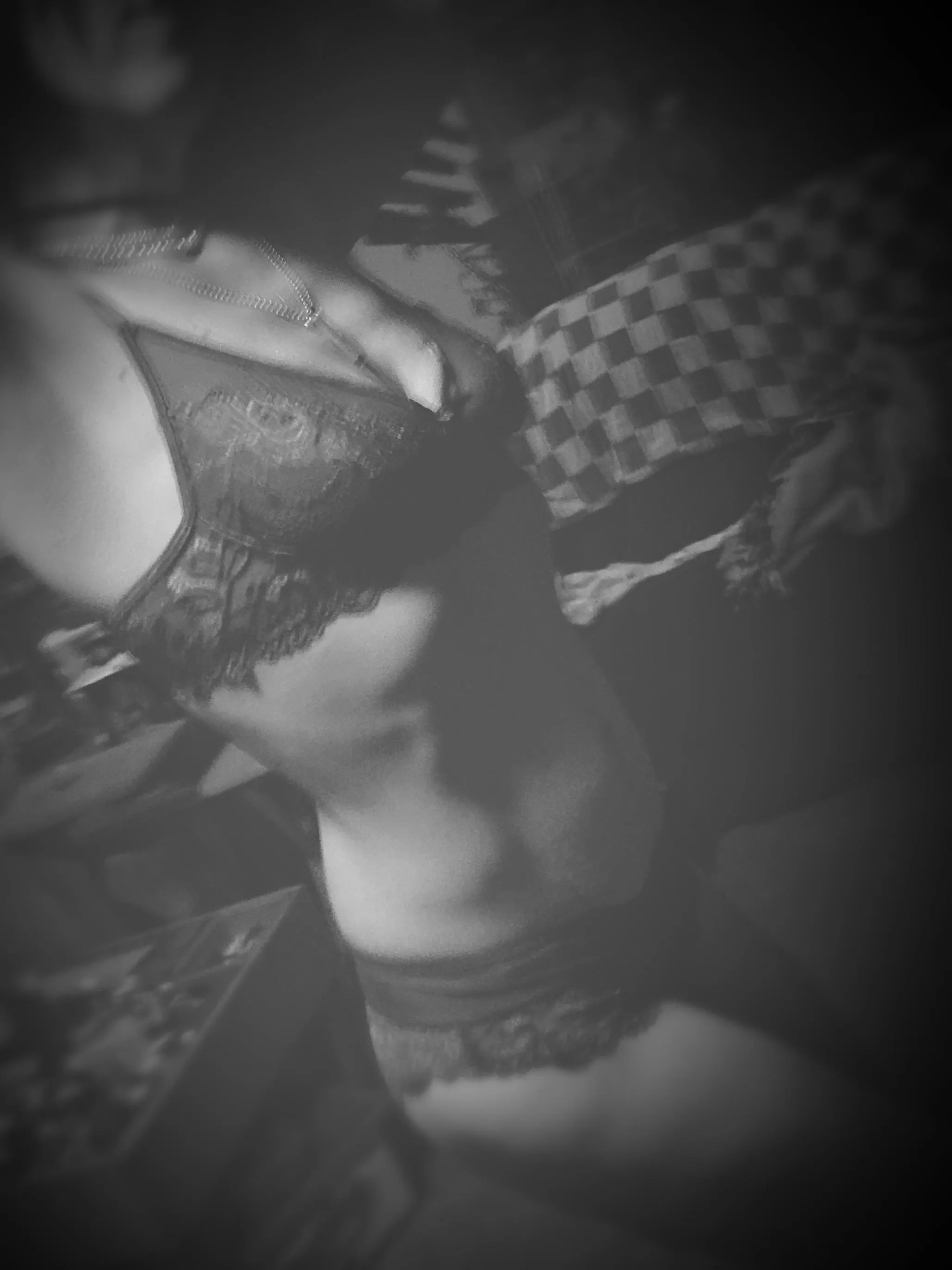 It’s a hot Sunday night in Roseburg.  [mf4mf]