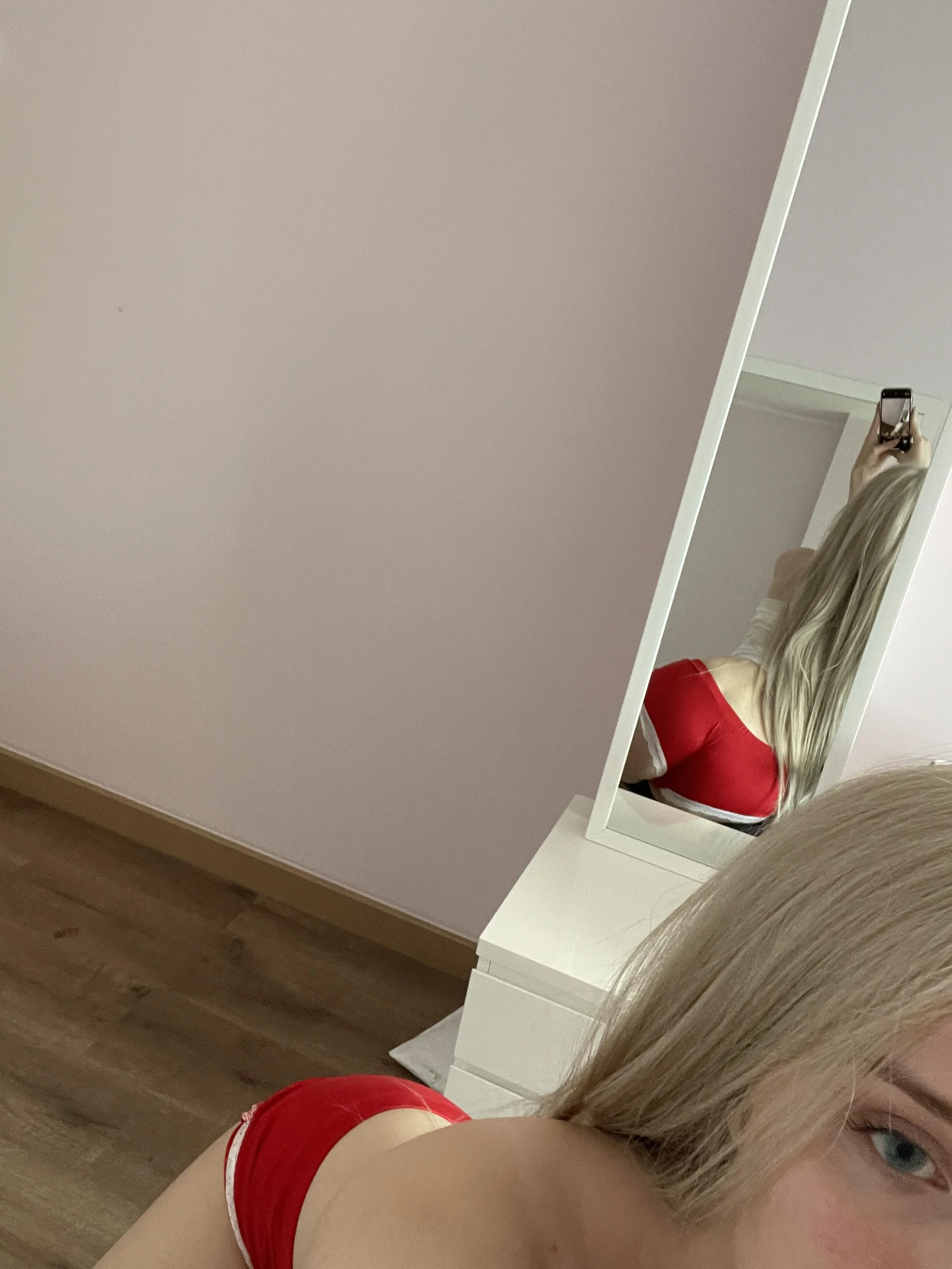 Just me taking a quick mirror pic