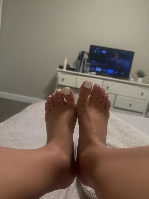 my white toes need to be worshiped