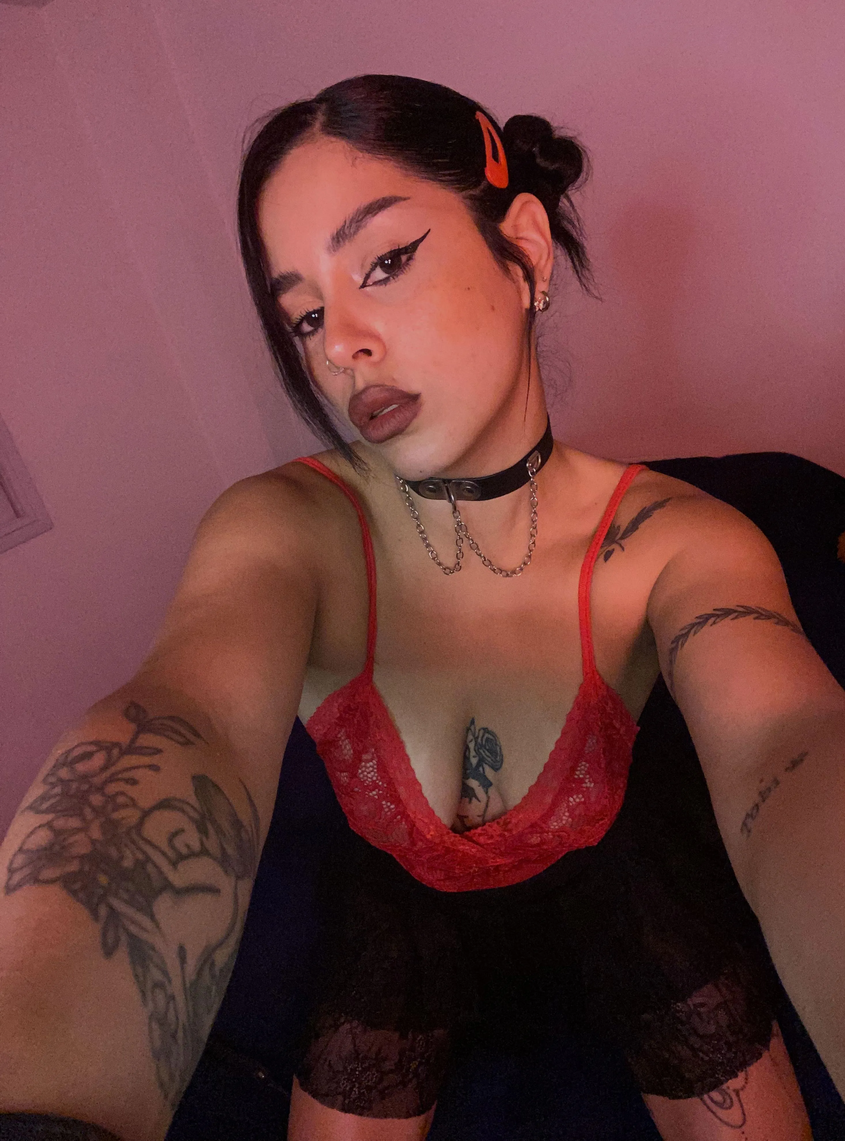 the best thing about hooking up with a goth chick is they'll let you cum wherever you want 😂🤷‍♀️