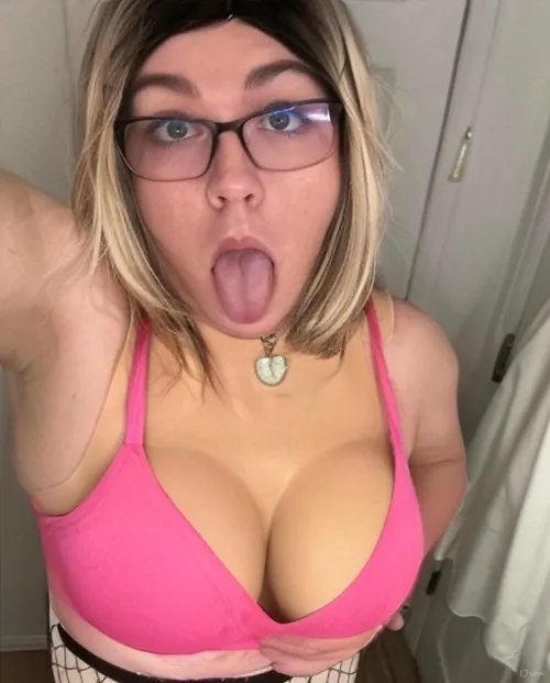 Colab with a sissy femboy? (Foco)