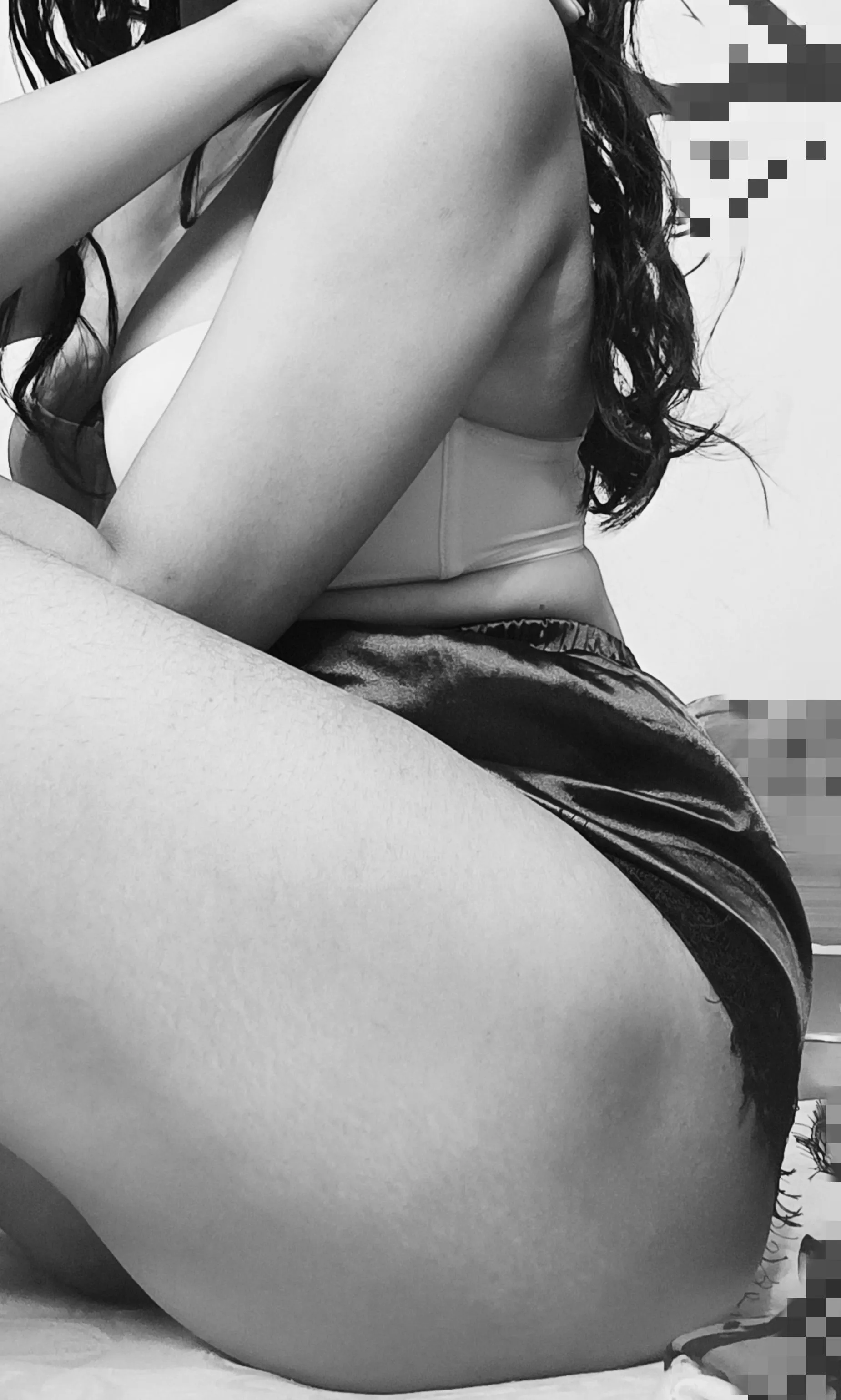 Flaunting what you can’t have… or maybe you can. Convince me 😏😈