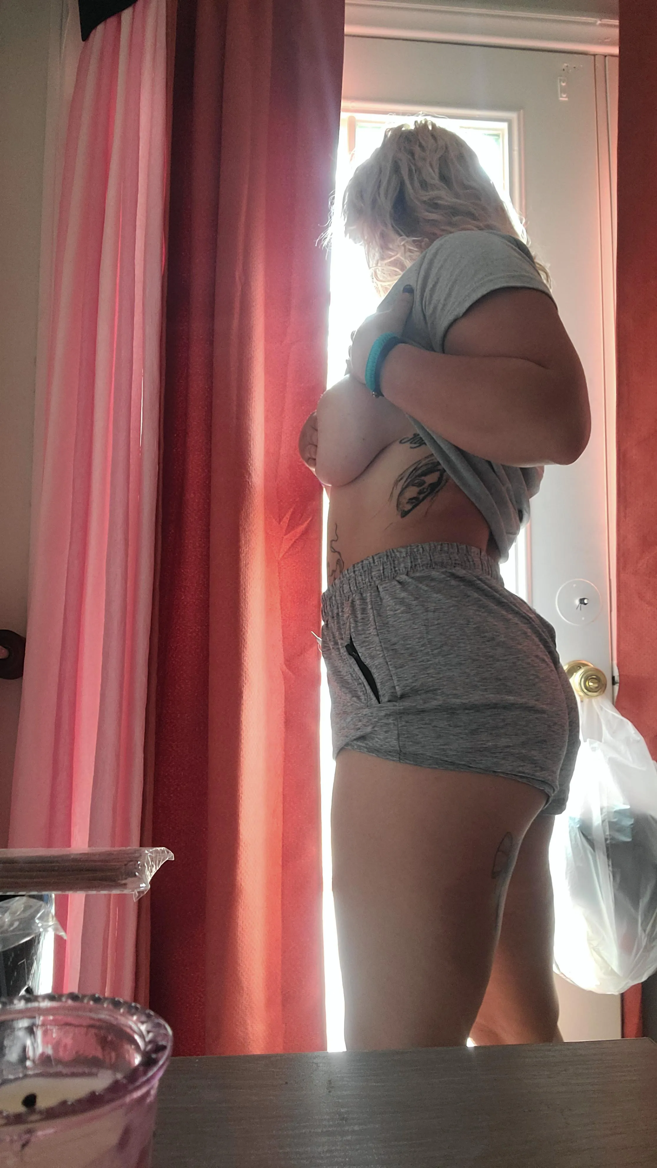 This lighting hits my breasts perfectly