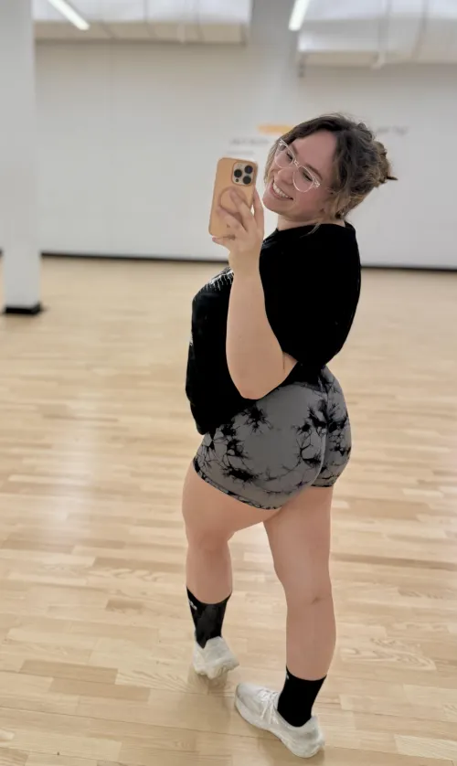 Black and white workout set with a messy hairbun today