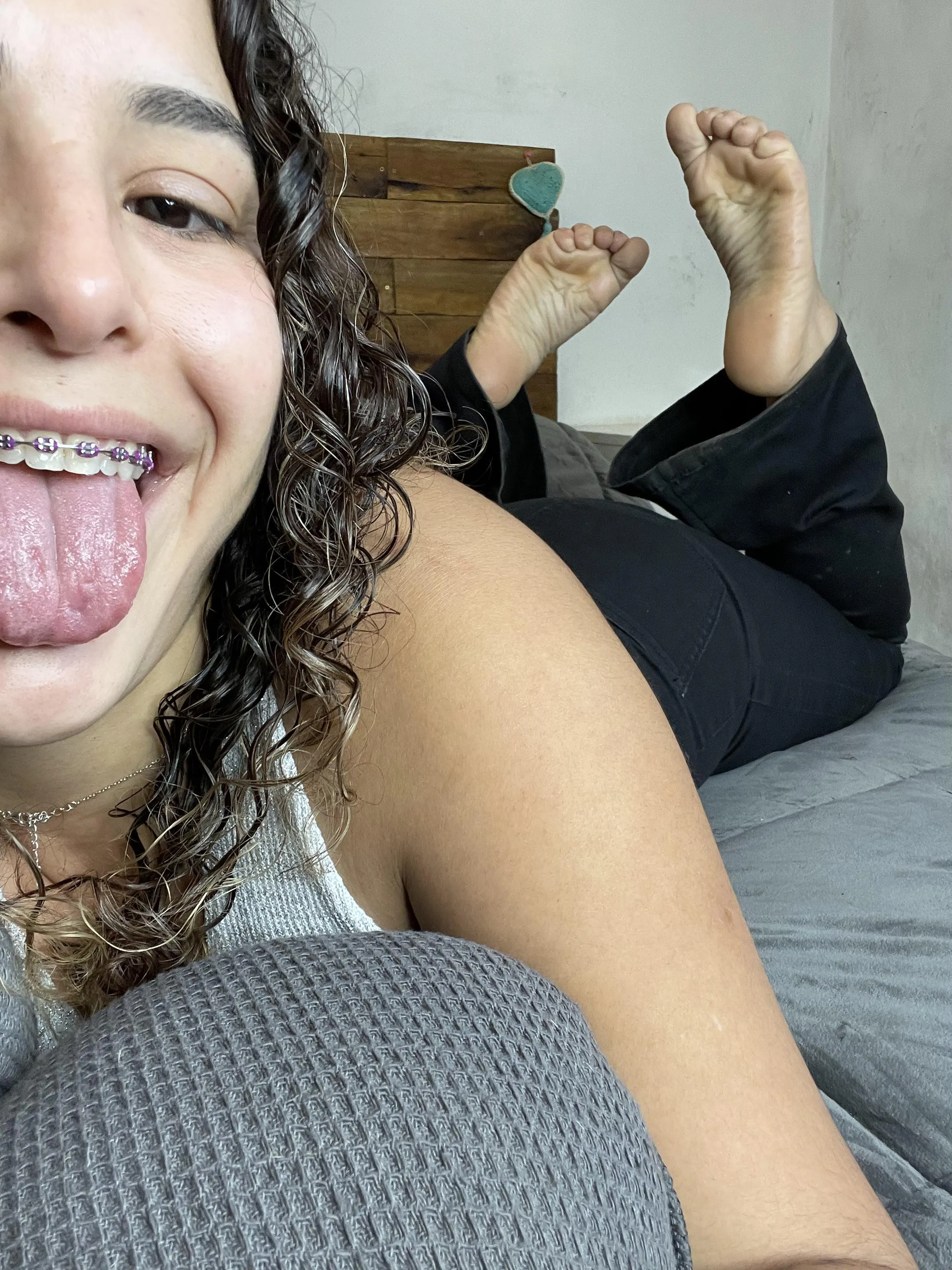 Braces and feet... do you think it's the perfect combination to give you pleasure?
