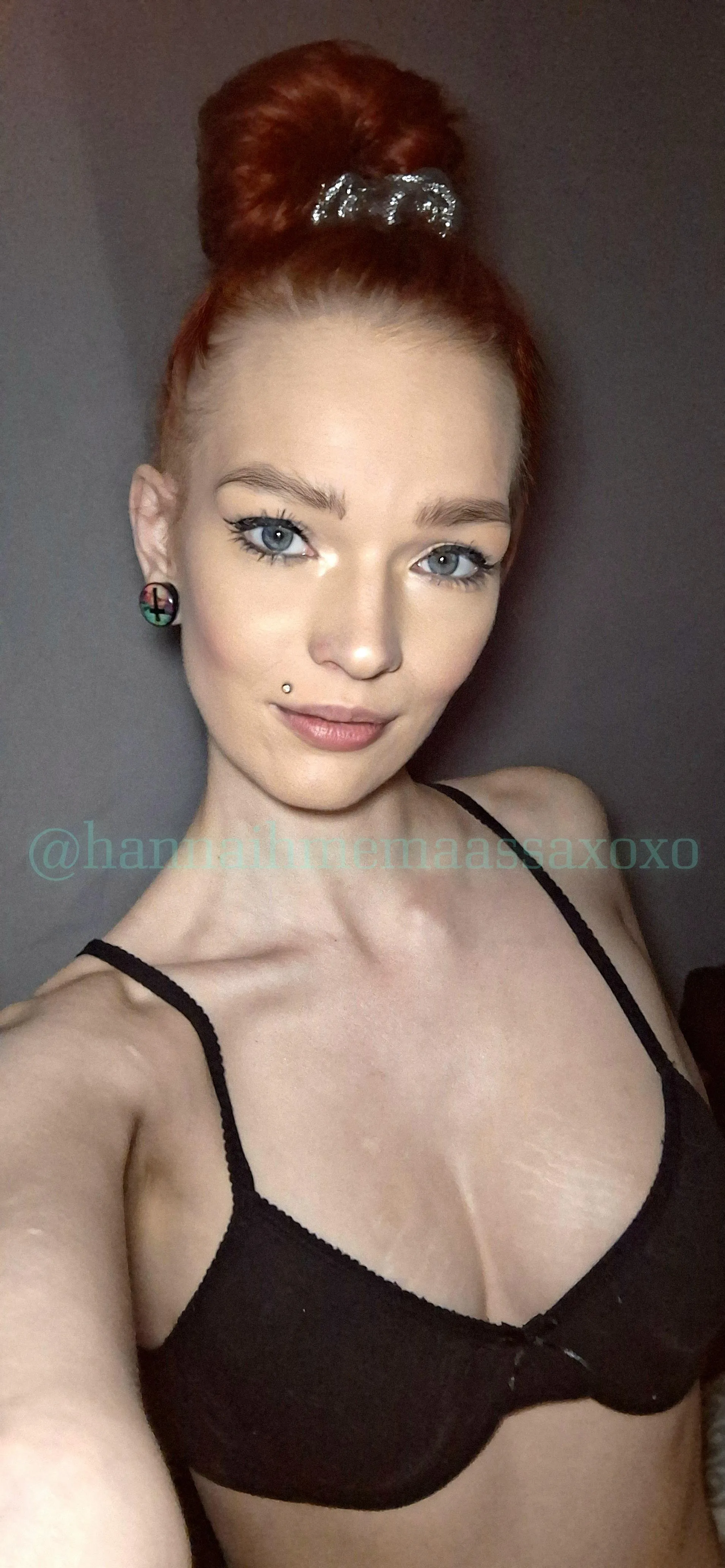 Cute bra and messy hairbun ✨️