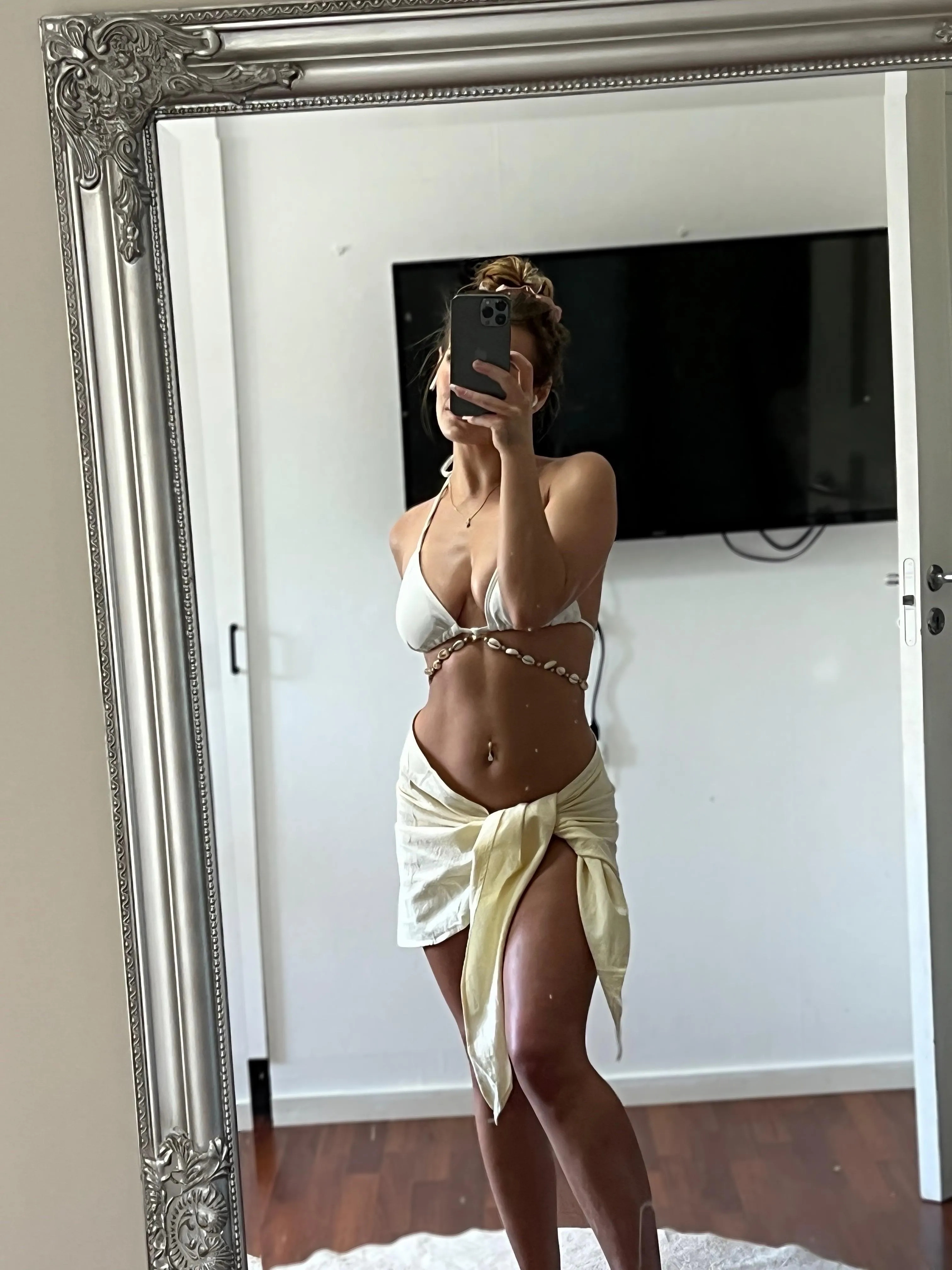 Hairbun and a tiny bikini…