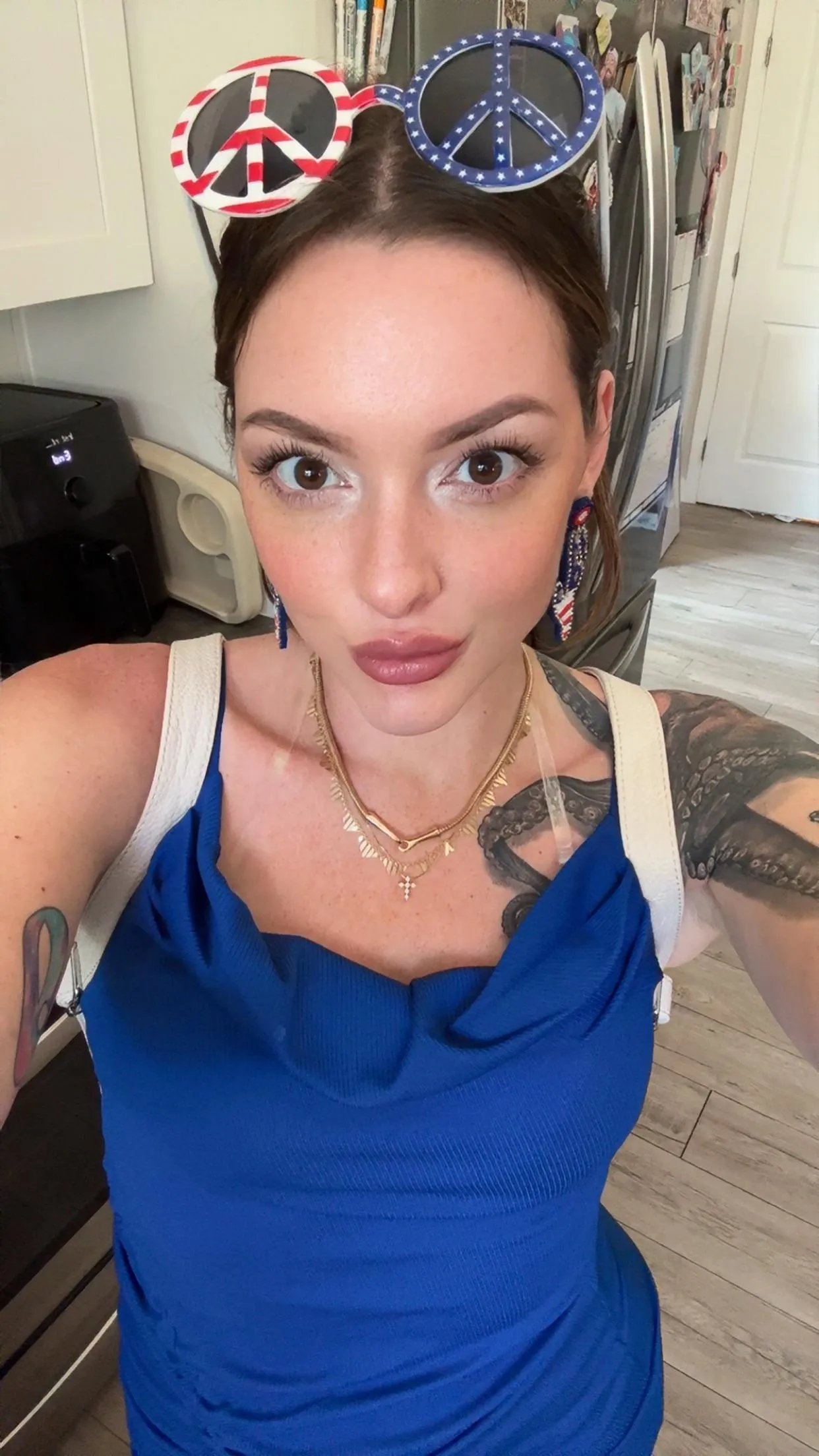 Happy 4th of July cuties ❤️🤍💙 feat. my tight low hairbun 😘😘