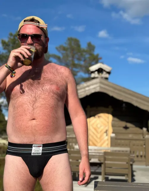 Love wearing my jock outside in the sun☀️