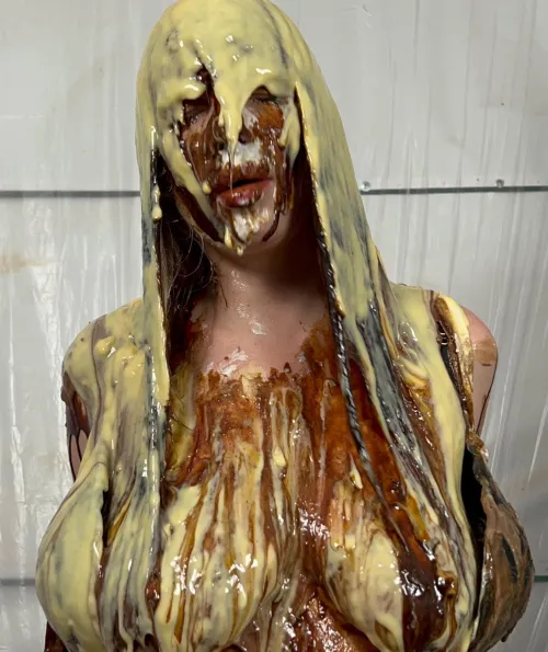 The stunning UK glamour model, Penny Lee had the full Mistress Maddison Sploshing experience at my studio for all my amazing fans!! How incredible does she look!!! Xx