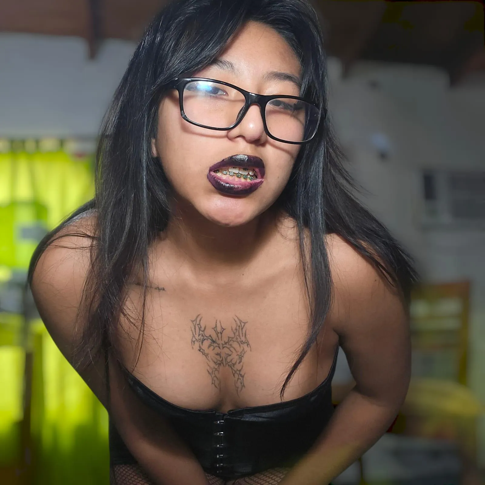 You can feel the sound of my tongue passing through each bracer, I bet you want to see closer.