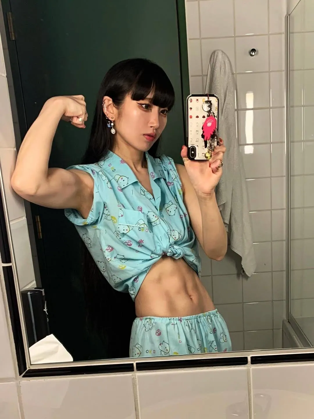Himari flexing in the bathroom