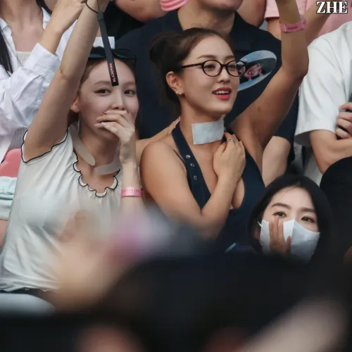 TWICE - Nayeon & Jihyo