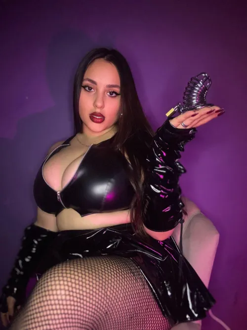 Closed. Silent. Submissive. That's how I like you