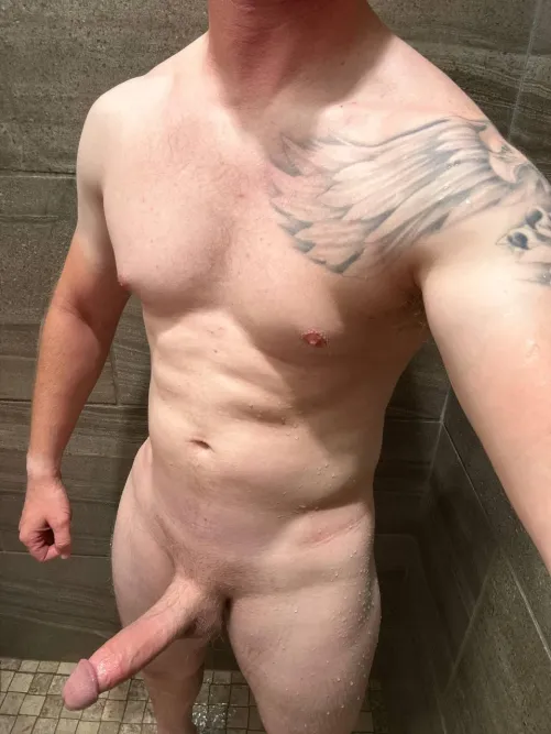 Do you prefer hung fit dilfs? [32]