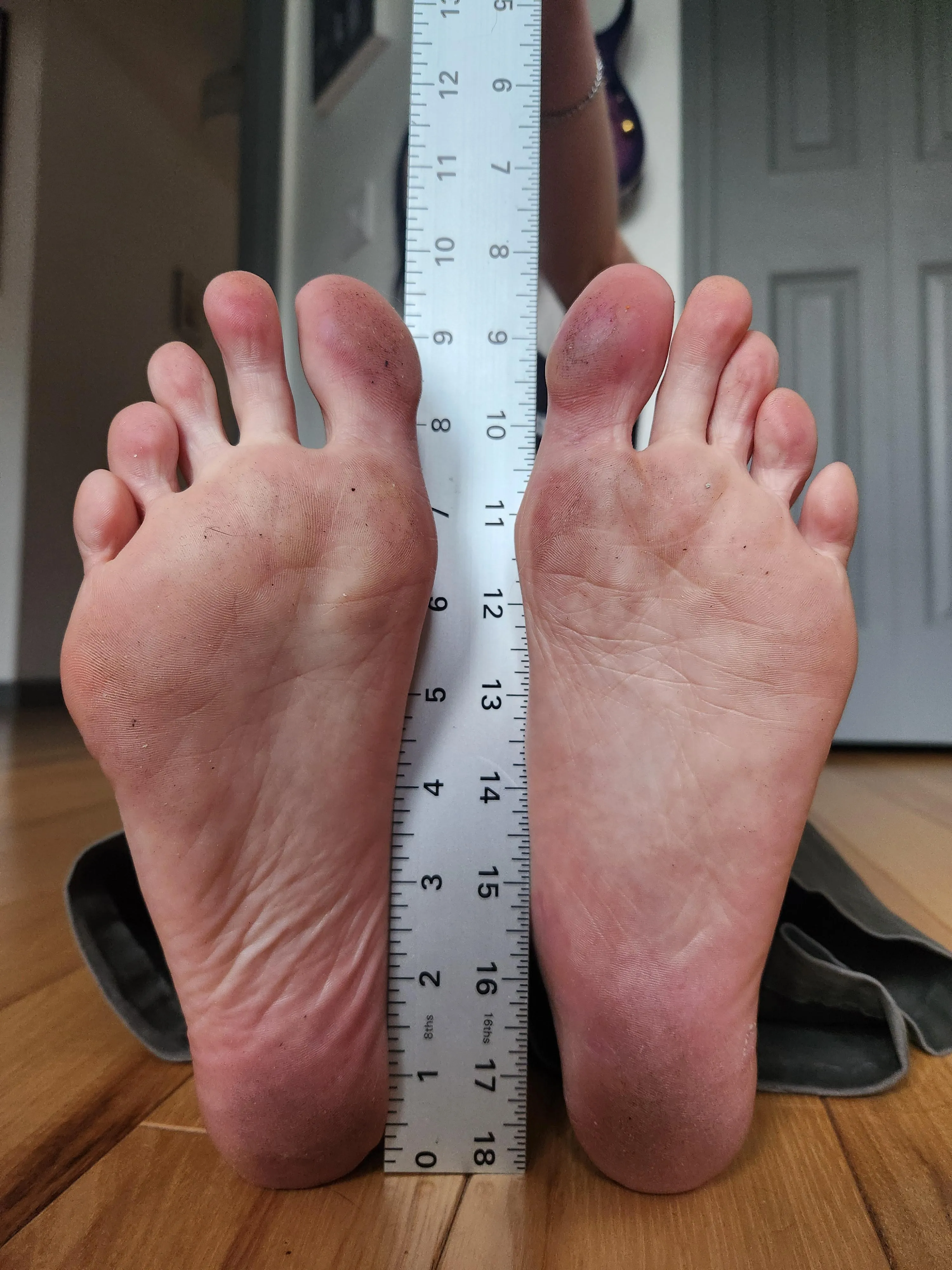 HD Feet Out Of The Garden