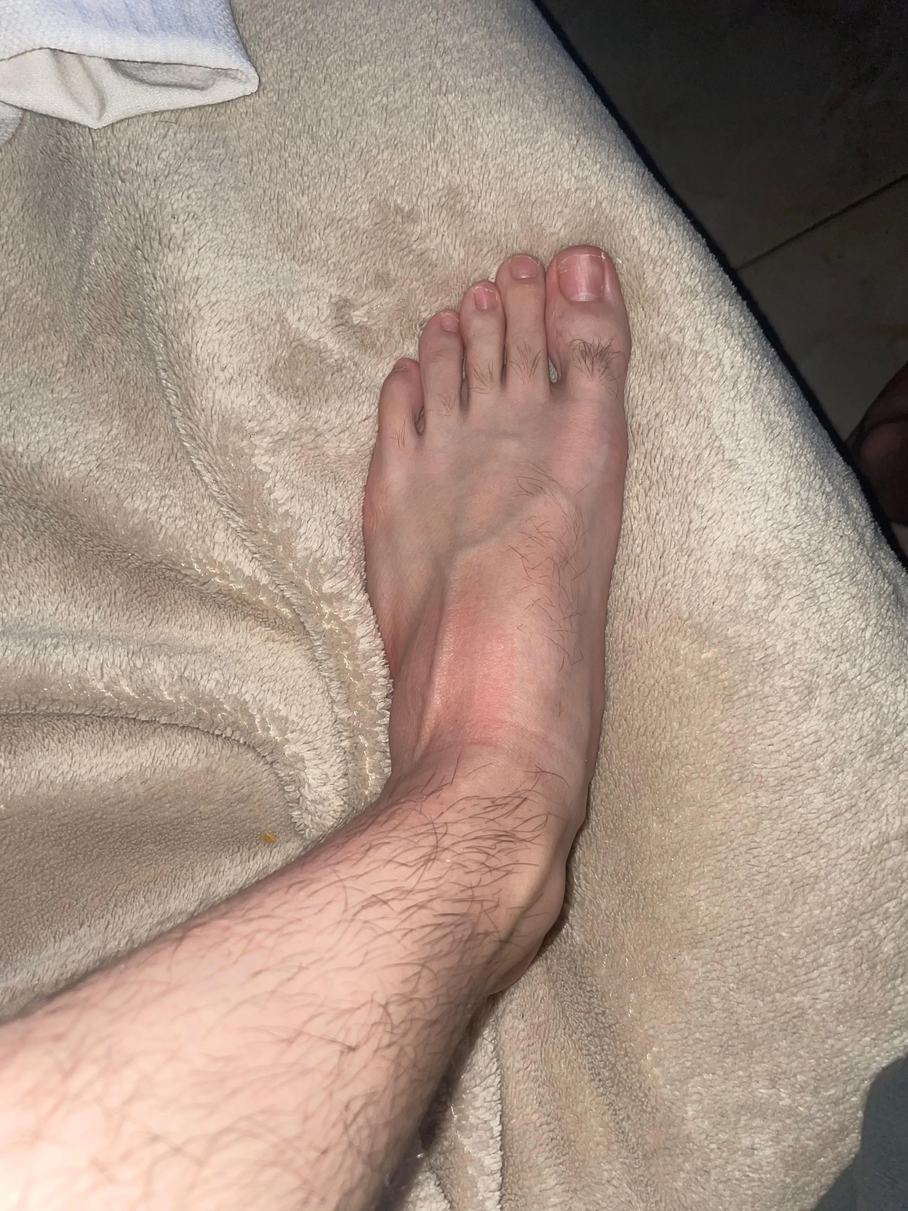 I know you want me to rub my feet on your face👣