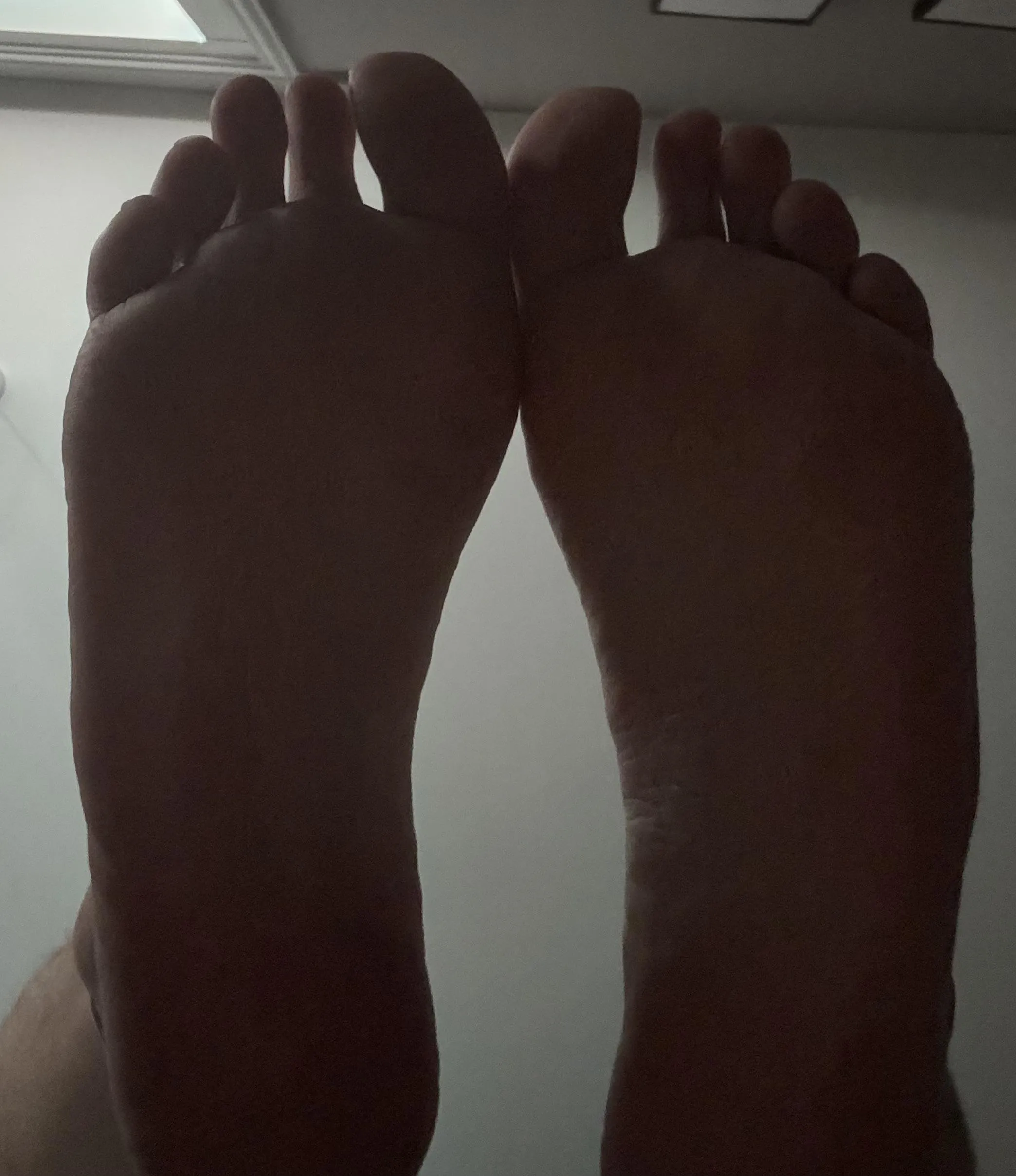 I want a guy to make out with my size 10 feet. Makes me so hard