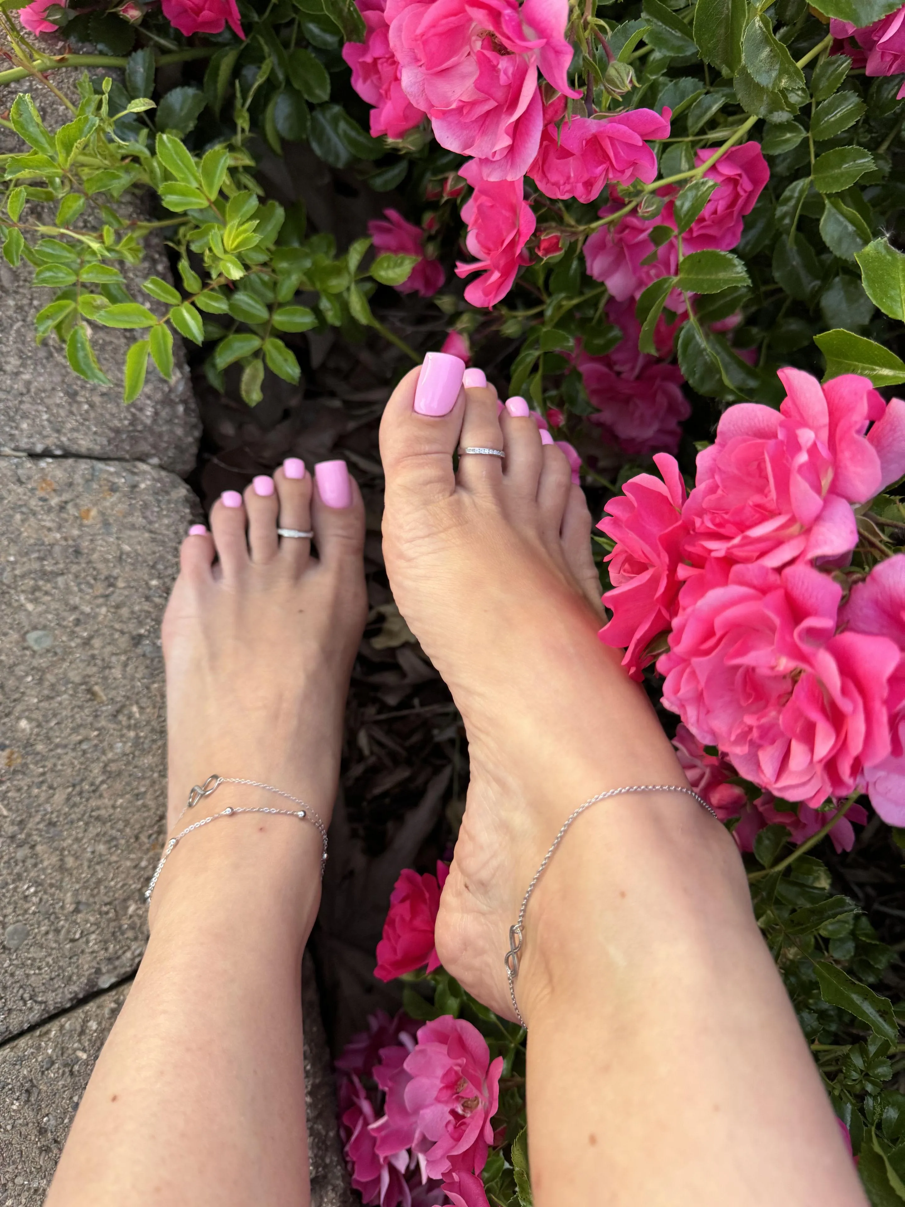 My feet are the new standard of beauty 😍