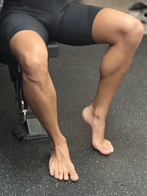 Who else likes squatting barefoot?
