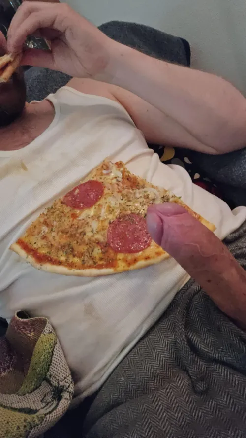 Eating oily pizza using my cumrag as plate. Going to make this cumrag nasty in every way. Finish with a cumshot after dinner 🥵