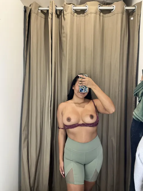 Naughty in the changing rooms [F]