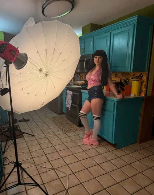 She looks like a trailer park whore running her business out of her dad's RV.