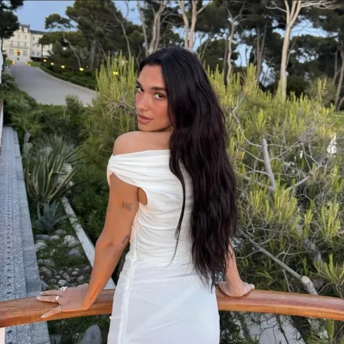 For those like me who can't transition for whatever reason. Do you also express your femininity in subtle ways?