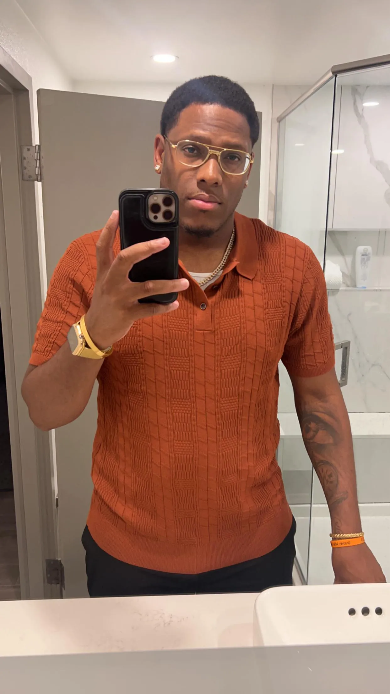 Me & my girl going to Secrets tonight, looking for couple to switch with or join 😎