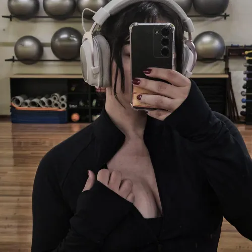 Você me comeria no banheiro da academia?