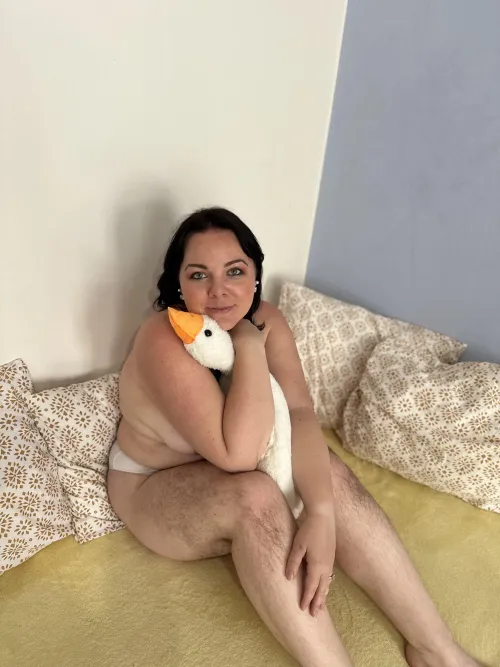 Cozy, hairy and all natural - just my, my goose and no shame 🧡🪿 Let me know what you'd do if you were here with me... 😈